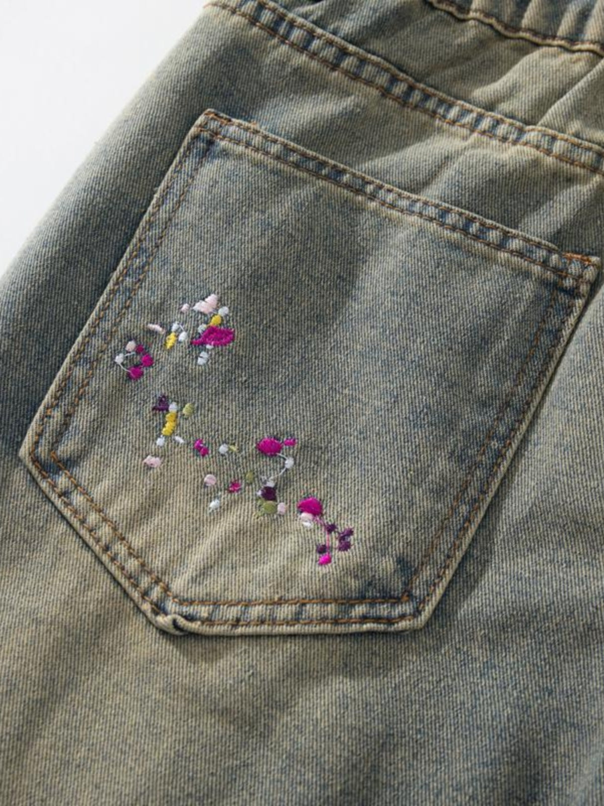 Retro Washed Embroidery Worn Jeans – Classic Denim with a Vintage Edge